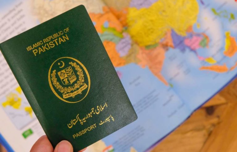 مشرق وسطیٰ جانے والے محنت کشوں کو دس سالہ پاسپورٹ جاری کرنے کا فیصلہ