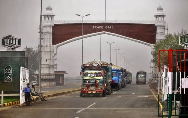 پاکستان کی جانب سے دوطرفہ تجارتی تعلقات ختم کرنے کی وجہ سے بھارت کو سالانہ 1.8 ارب ڈالر کا نقصان ہو گا