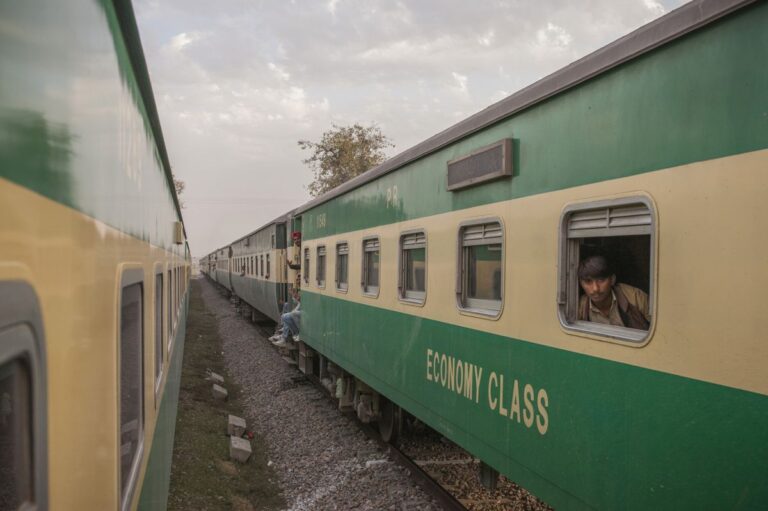 شیخ رشید پاکستان ریلوے میں نجی سرمایہ کاری کے لیے پرعزم