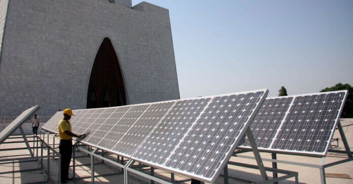 ‘قابل تجدید ذرائع سے بجلی بنا کر پاکستان پانچ ارب ڈالر کی بچت کر سکتا ہے‘