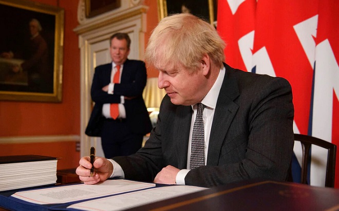 یورپی یونین اور برطانیہ کے سربراہان کے تجارتی معاہدہ پر دستخط
