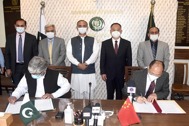 ویکسین کی پانچ لاکھ خوراکوں کی فراہمی کیلئے پاکستان اور چین میں گرانٹ معاہدہ پر دستخط