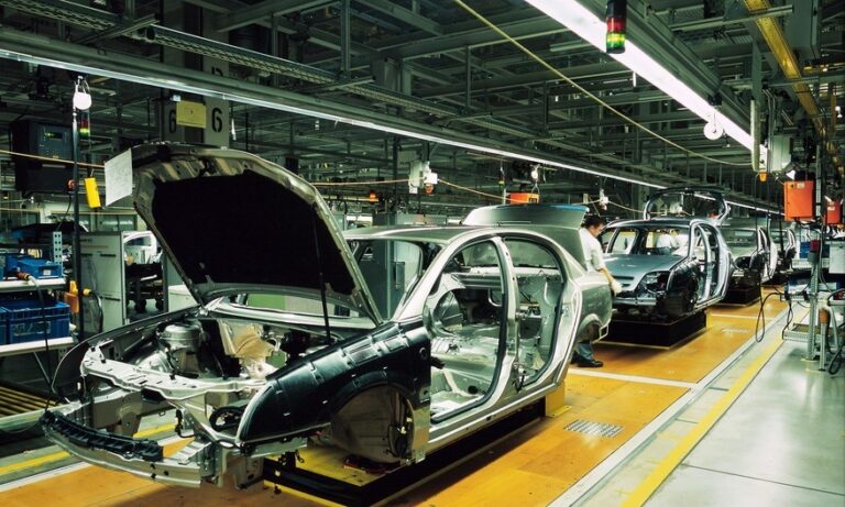 کم قیمت گاڑیوں کی پیداوار بڑھانے کیلئے حکومت کی نئی پانچ سالہ آٹو پالیسی لانے کی تیاری