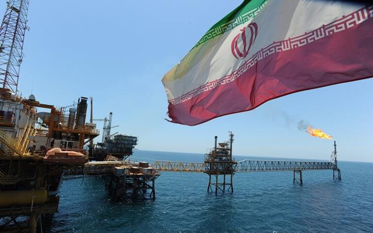 روس تو دور ہے مگر پاکستان اپنے ہمسائے ایران سے سستا تیل کیوں نہیں خریدتا؟ 